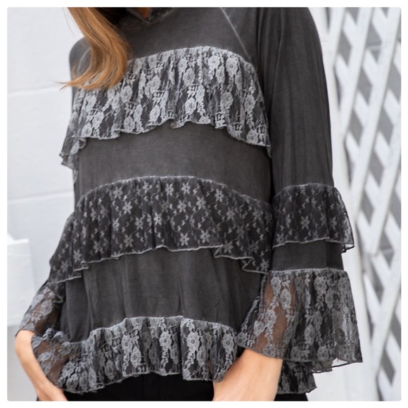 POL Black Fade Tiered Ruffle Lace Top - Picture 4 of 10